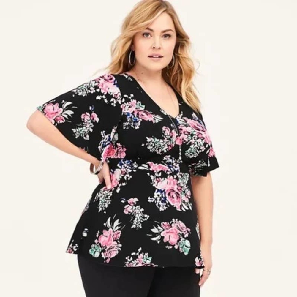 Torrid Women's Size 2 Peplum Blouse Jersey Knit Black Soft Rose Petal Print